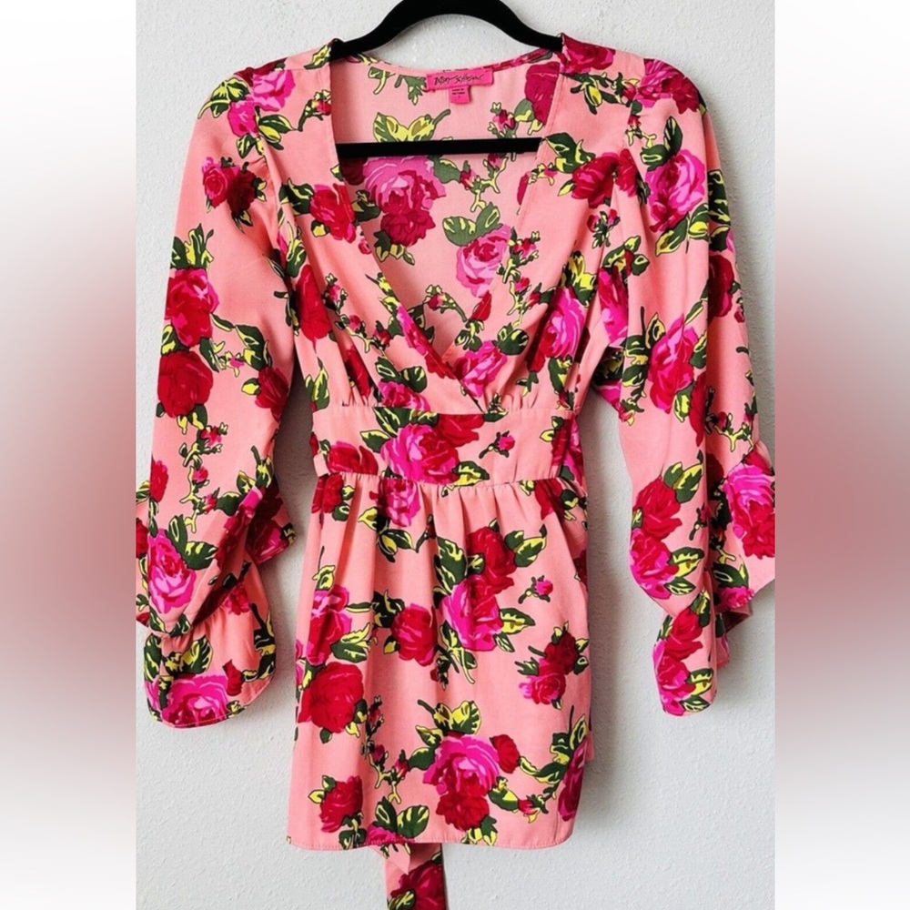 Vintage Betsey Johnson beautiful floral ‘80’s blouse w/ wrapped around tie. - Picture 2 of 13